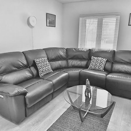 2 Bed City Centre Apt, Free Parking - Albert Clock, Customs House Belfast Exterior foto